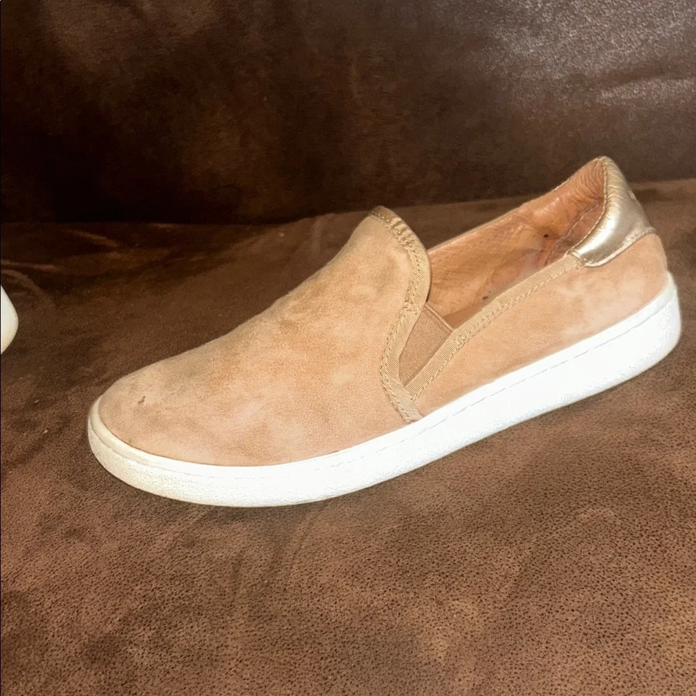 UGG elegant tan